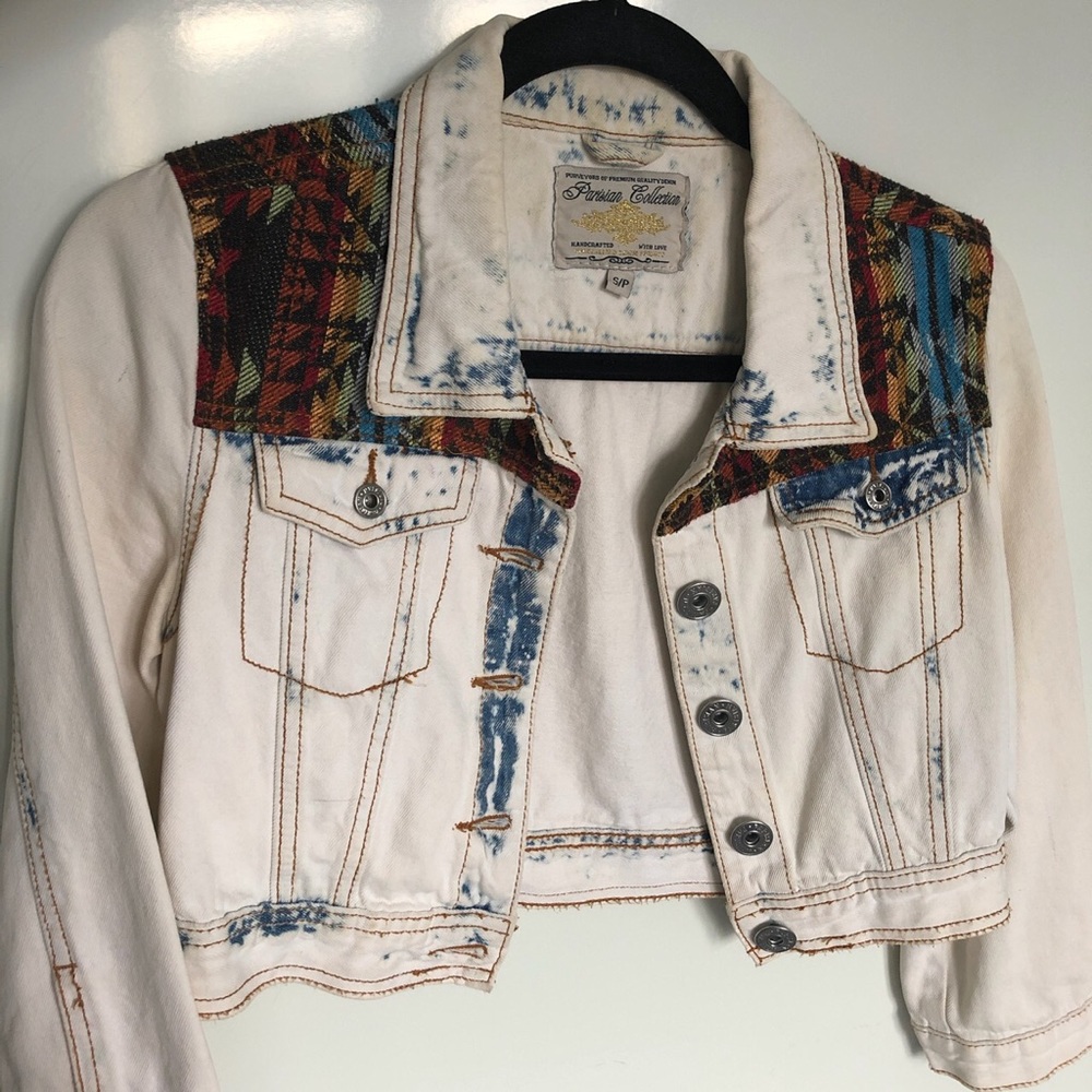 Cropped jeans jacket with coloured pattern